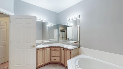3158 Richmond Road Beachwood OH 44122