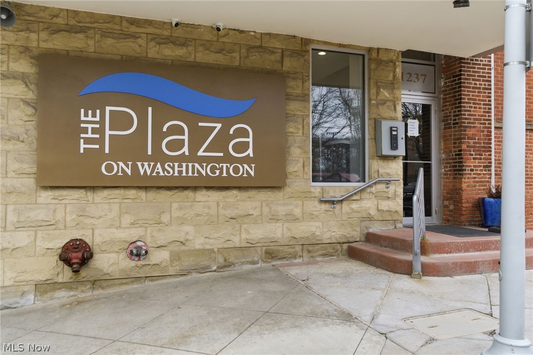 1237 Washington Avenue Cleveland OH 44113