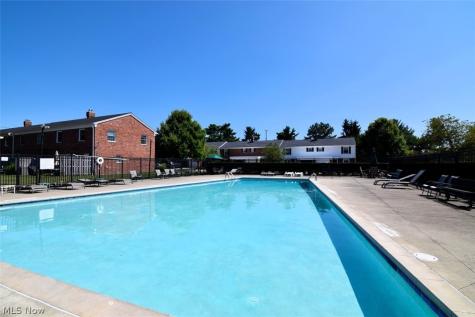 133 Chatham Way Mayfield Heights OH 44124