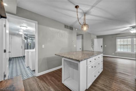 1251 W 70th Street Cleveland OH 44102