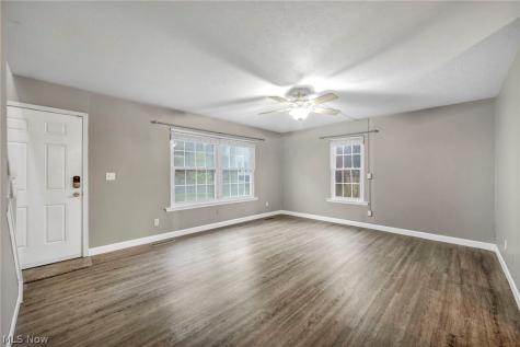 1251 W 70th Street Cleveland OH 44102