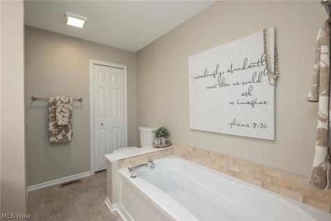 448 E Reserve Drive Cuyahoga Falls OH 44223