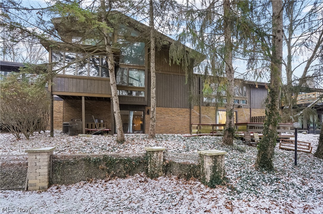 285 North Road NE Howland OH 44484