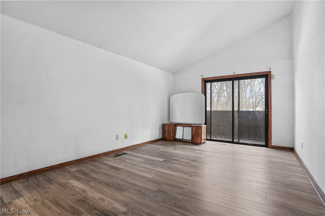 285 North Road NE Howland OH 44484