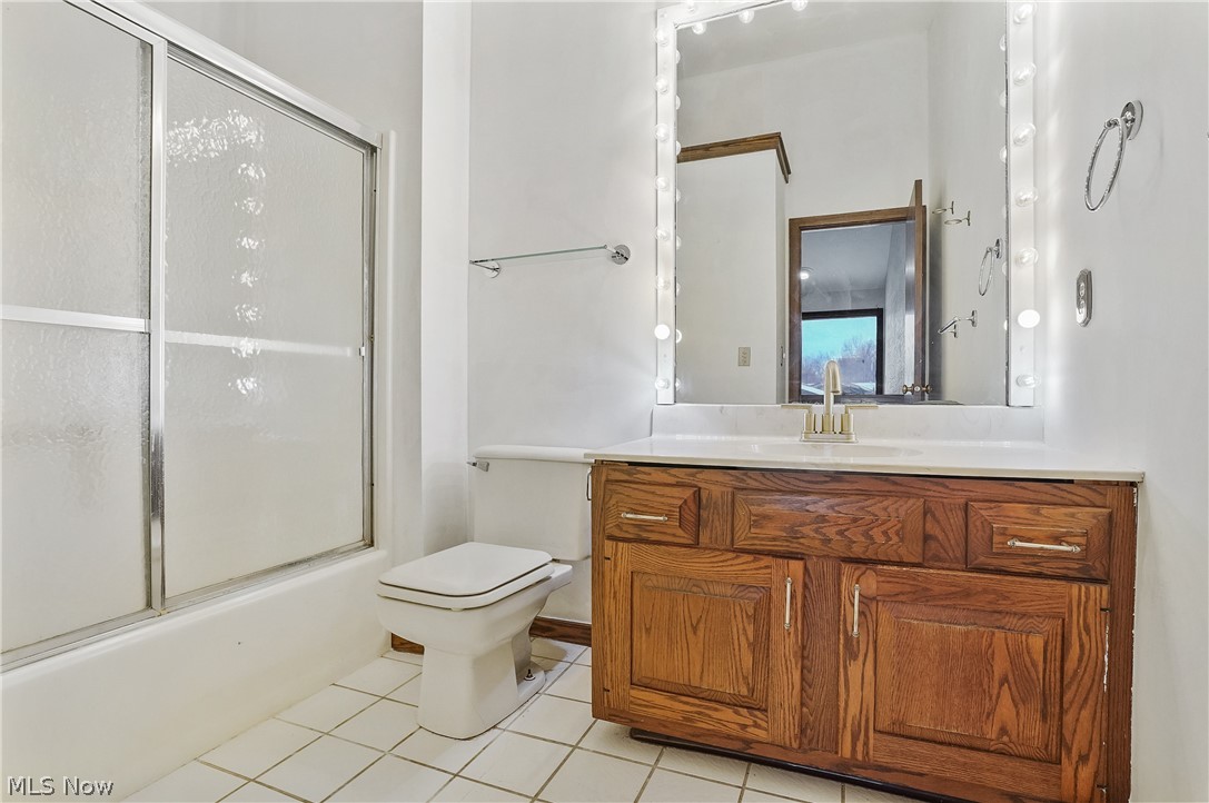285 North Road NE Howland OH 44484