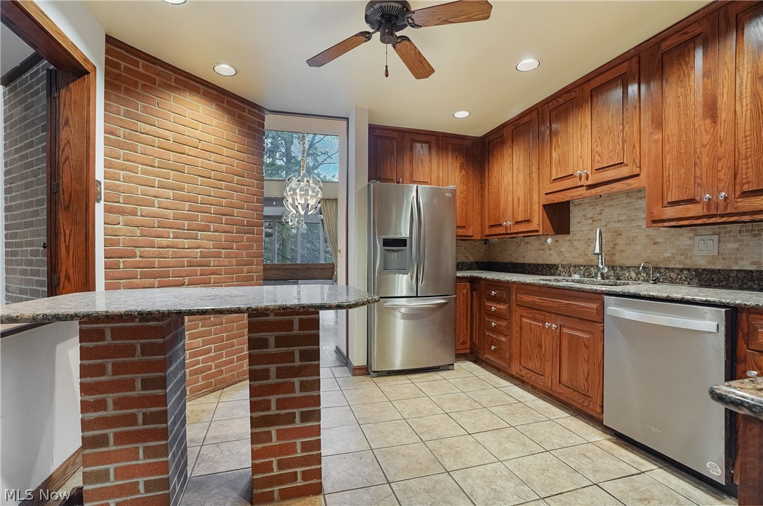 285 North Road NE Howland OH 44484