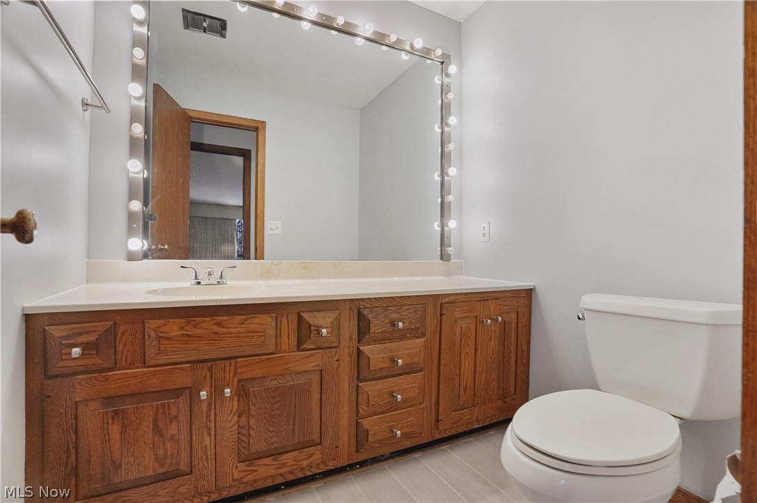 285 North Road NE Howland OH 44484