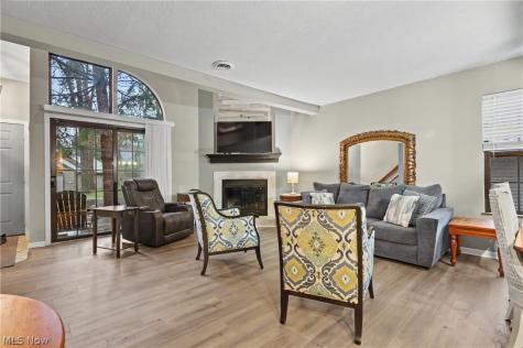1323 Red Tail Hawk Court Youngstown OH 44512