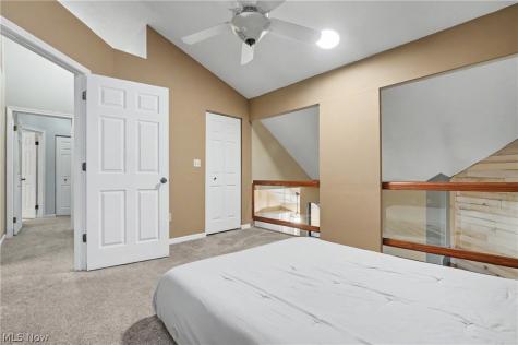 1323 Red Tail Hawk Court Youngstown OH 44512