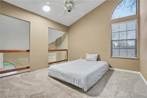 1323 Red Tail Hawk Court Youngstown OH 44512