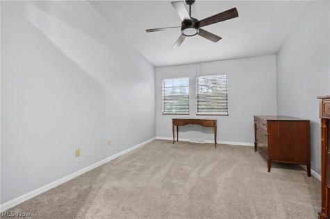 1323 Red Tail Hawk Court Youngstown OH 44512