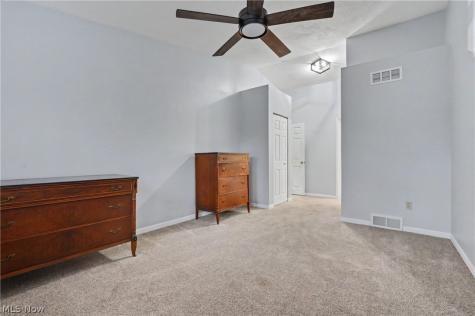 1323 Red Tail Hawk Court Youngstown OH 44512