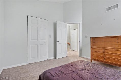 1323 Red Tail Hawk Court Youngstown OH 44512