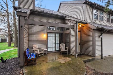 1323 Red Tail Hawk Court Youngstown OH 44512