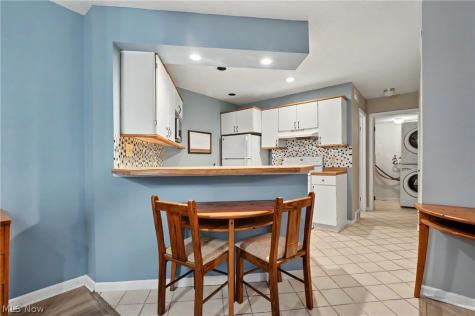 1323 Red Tail Hawk Court Youngstown OH 44512