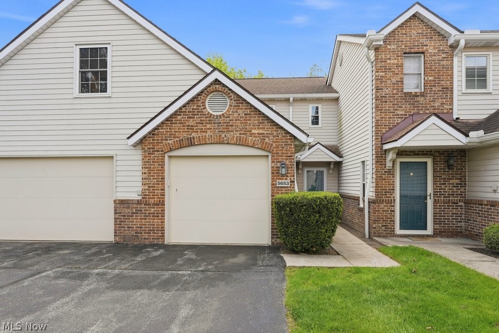 5653 Gateway Lane Brook Park OH 44142