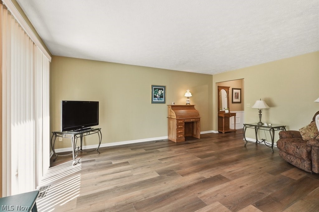5653 Gateway Lane Brook Park OH 44142