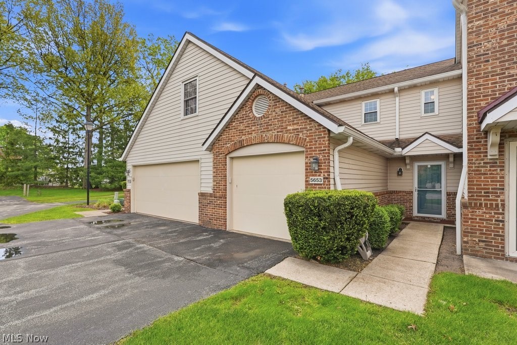 5653 Gateway Lane Brook Park OH 44142