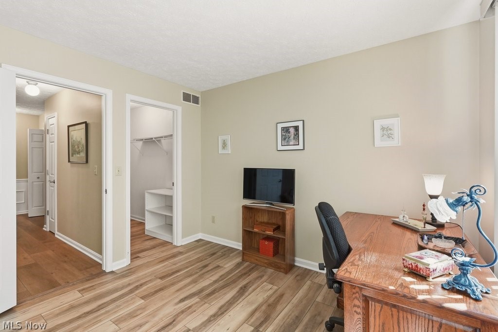 5653 Gateway Lane Brook Park OH 44142