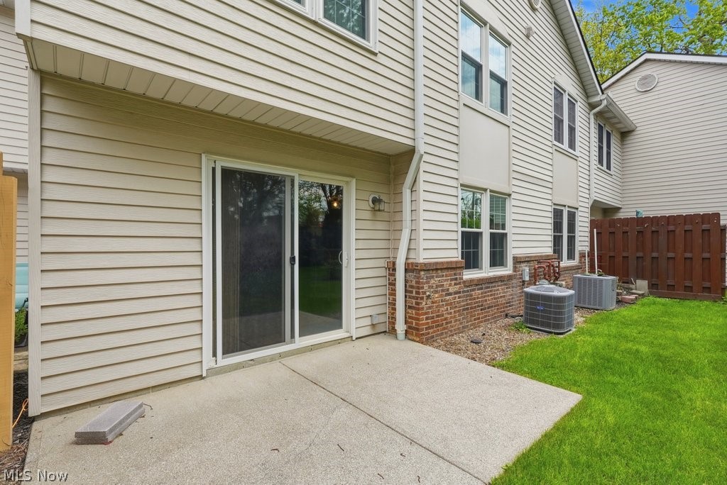 5653 Gateway Lane Brook Park OH 44142