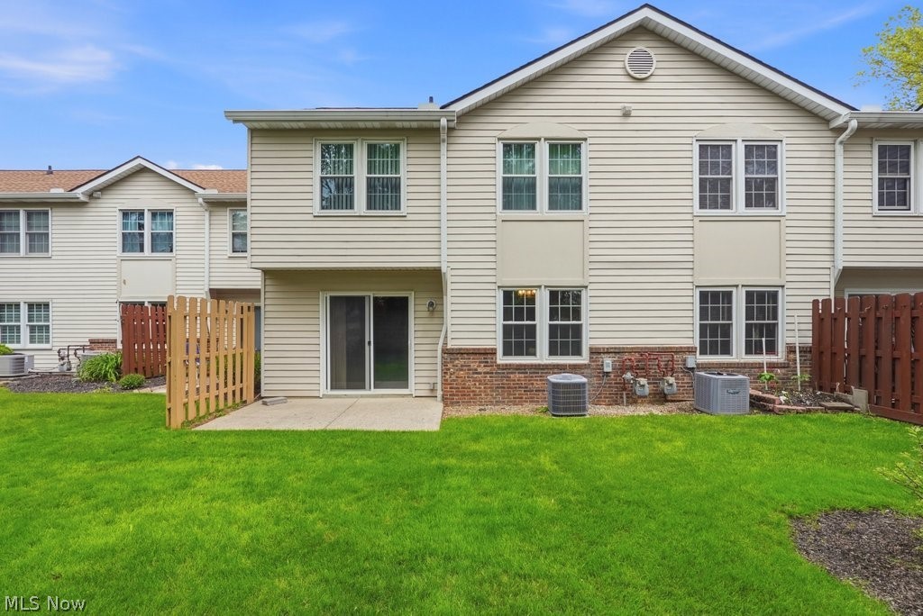 5653 Gateway Lane Brook Park OH 44142