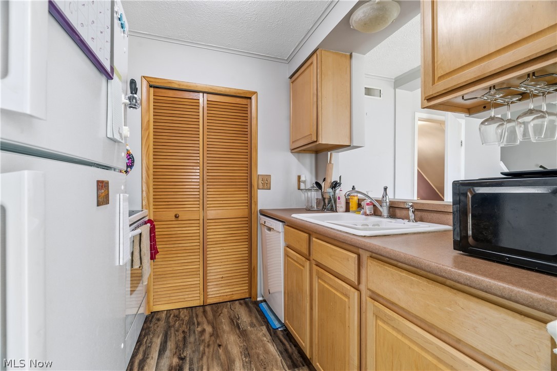 2551 Royal County Down Uniontown OH 44685