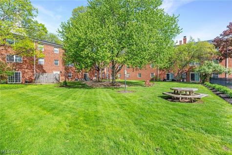 2885 Pease Drive Rocky River OH 44116