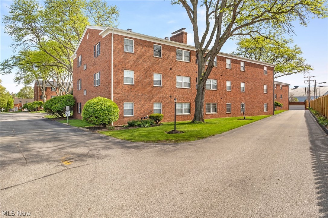2885 Pease Drive Rocky River OH 44116