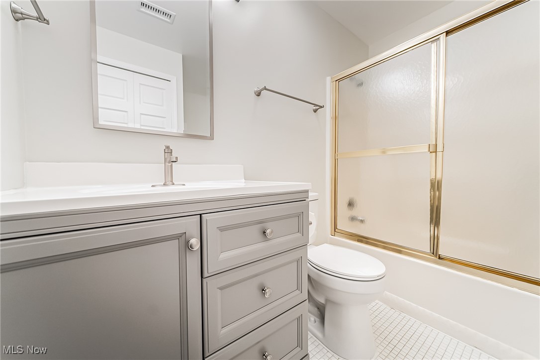 2021 King James Parkway Westlake OH 44145