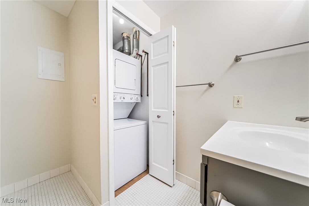 2021 King James Parkway Westlake OH 44145