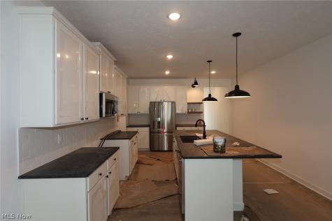 5112 Shepherds Glen Willoughby OH 44094