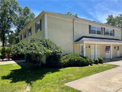 13676 Oakbrook Drive North Royalton OH 44133