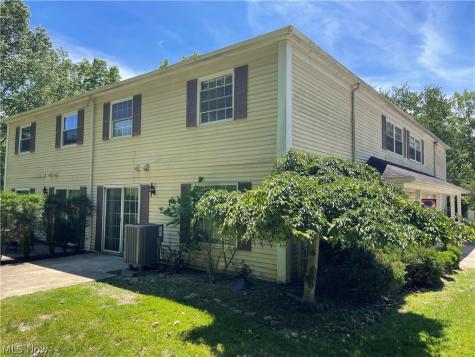 13676 Oakbrook Drive North Royalton OH 44133