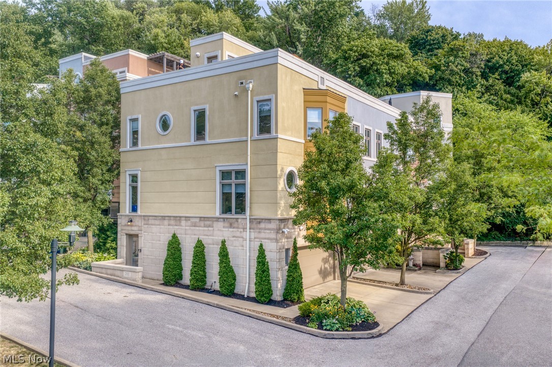 2011 Villa Carabelli Drive Cleveland OH 44106