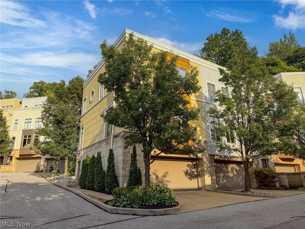 2011 Villa Carabelli Drive Cleveland OH 44106
