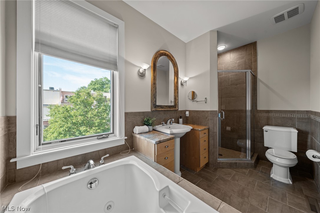 2011 Villa Carabelli Drive Cleveland OH 44106