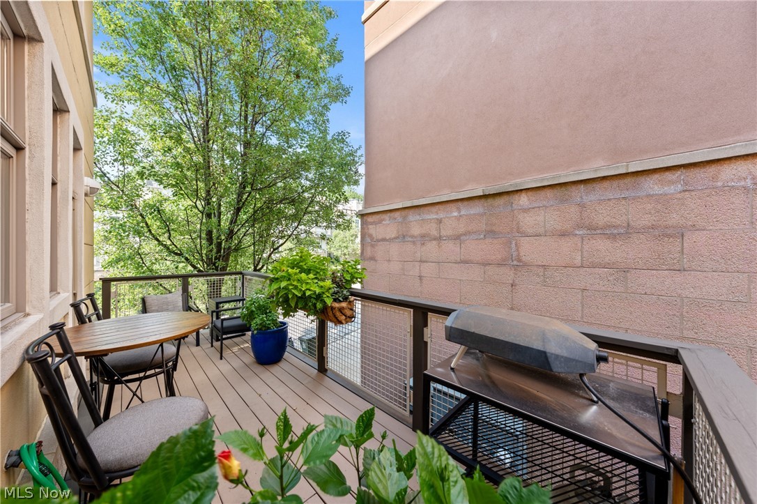 2011 Villa Carabelli Drive Cleveland OH 44106
