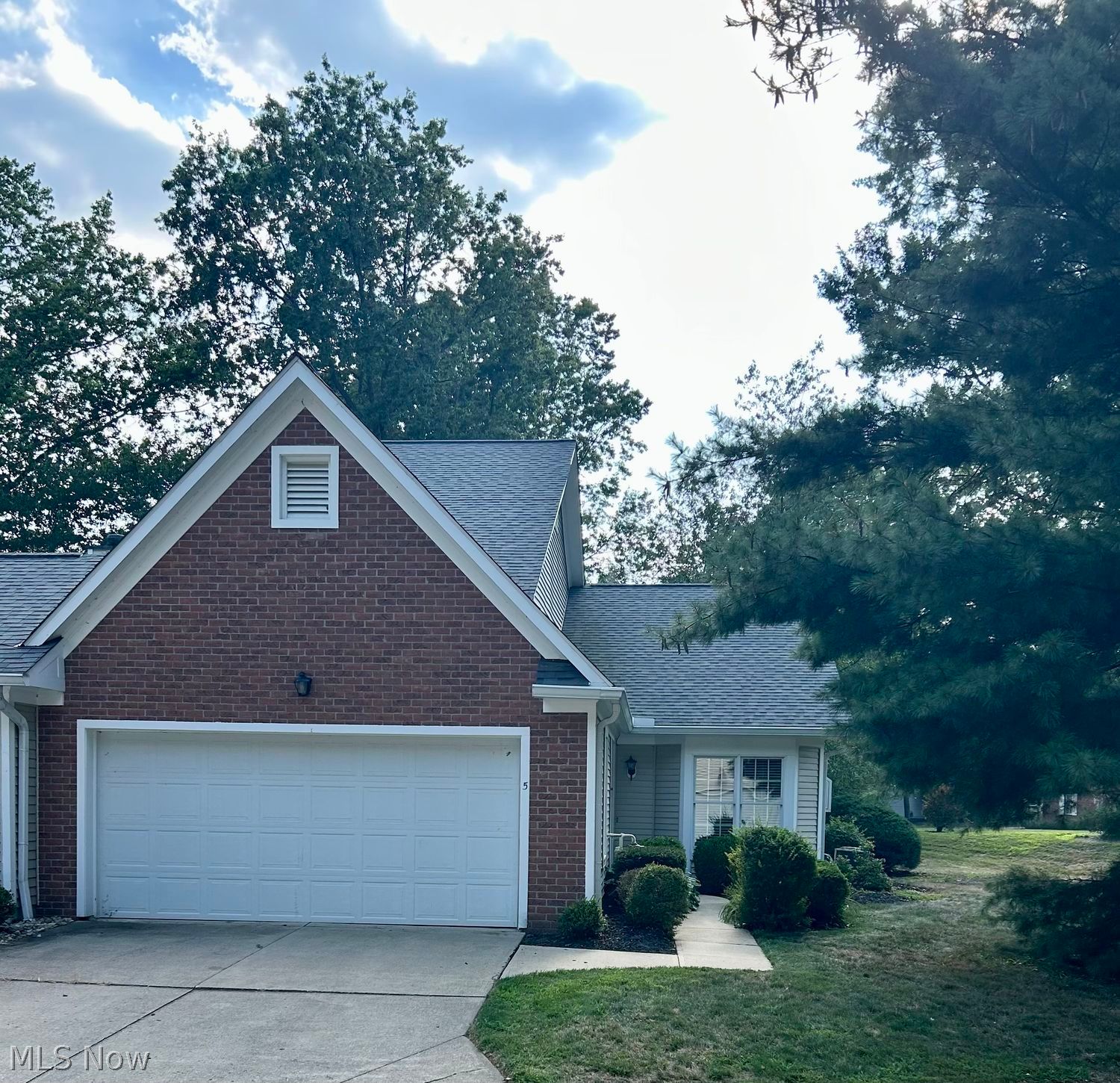 Avon Lake OH, 225 Westwind Drive, Unit 5
