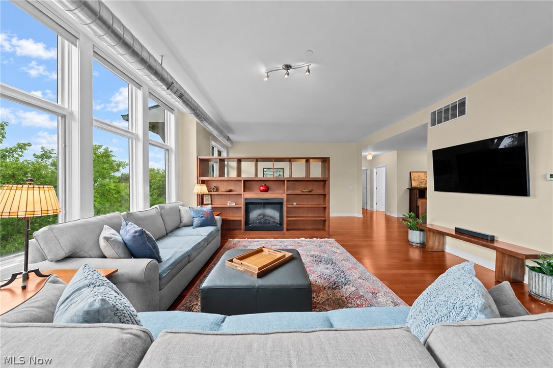 1403 Copper Trace Cleveland Heights OH 44118