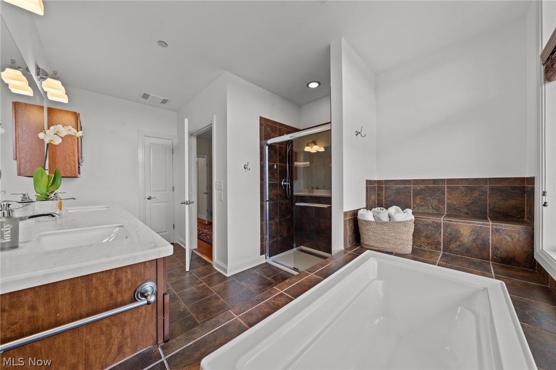 1403 Copper Trace Cleveland Heights OH 44118
