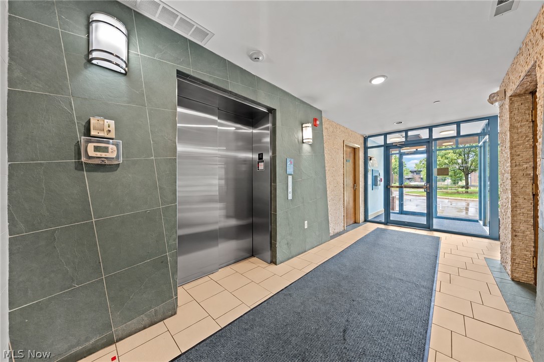 1403 Copper Trace Cleveland Heights OH 44118
