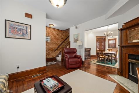 7512 Franklin Boulevard Cleveland OH 44102