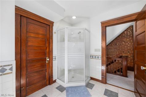 7512 Franklin Boulevard Cleveland OH 44102