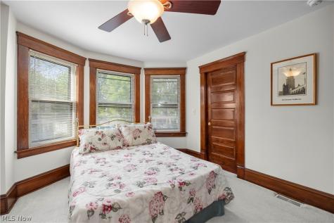 7512 Franklin Boulevard Cleveland OH 44102