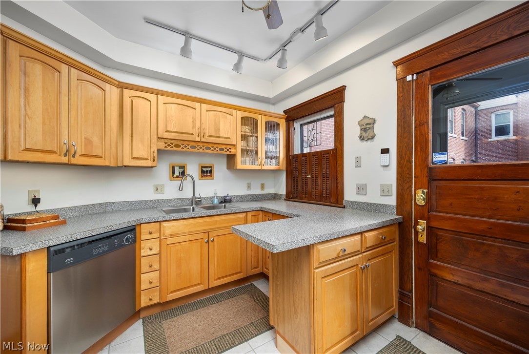 7512 Franklin Boulevard Cleveland OH 44102