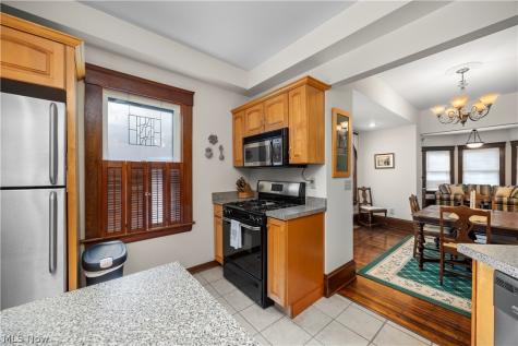 7512 Franklin Boulevard Cleveland OH 44102