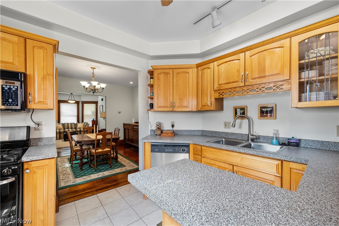 7512 Franklin Boulevard Cleveland OH 44102