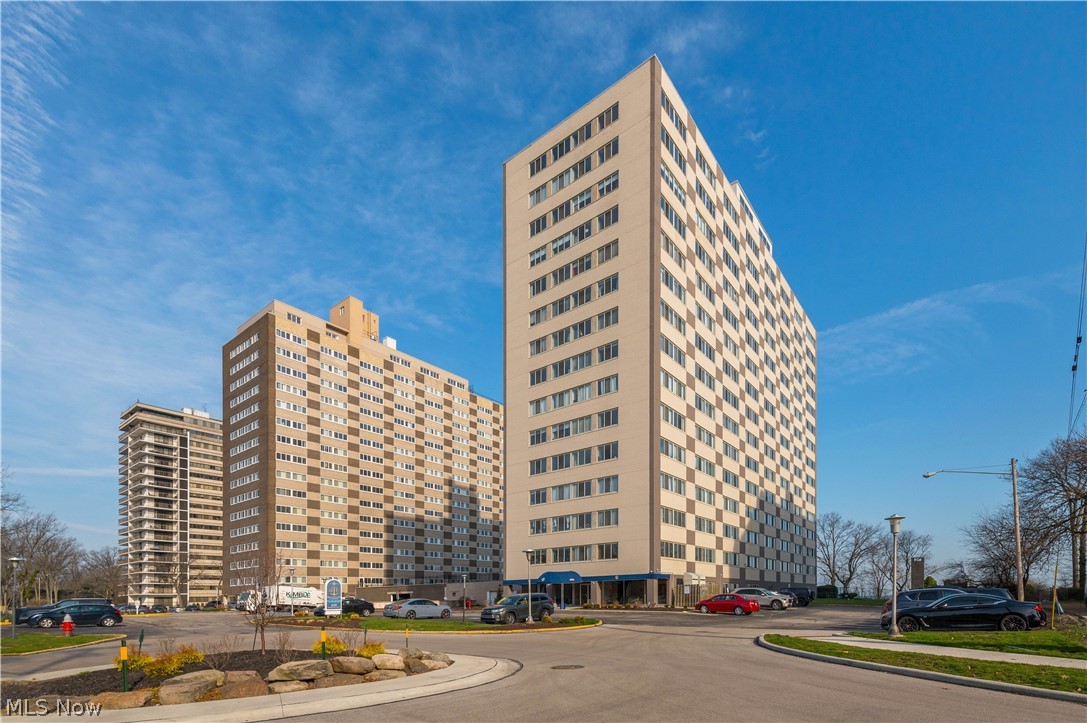 12520 Edgewater Drive Lakewood OH 44107