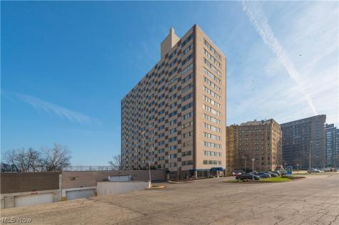 12520 Edgewater Drive Lakewood OH 44107
