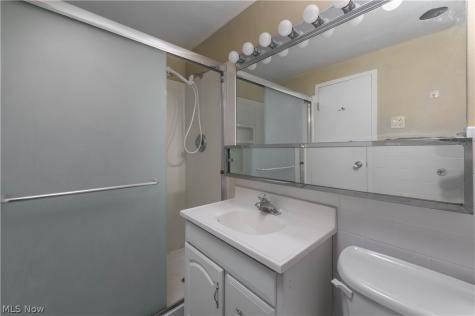 12520 Edgewater Drive Lakewood OH 44107